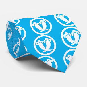 Intersecting cloves in circle tie