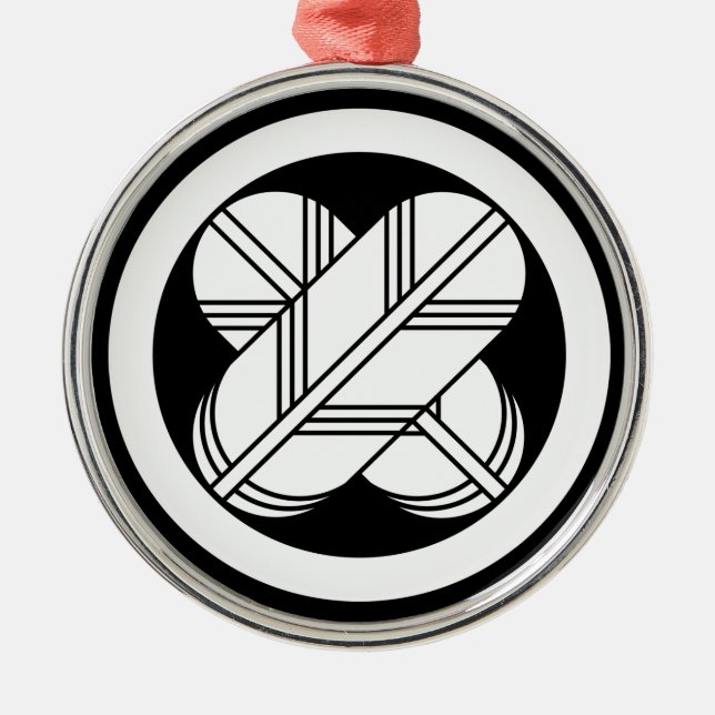 Intersecting hawk feathers in circle metal tree decoration (Front)