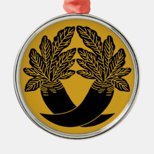 Intersecting radish metal tree decoration