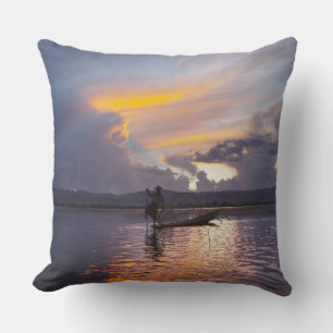 Intha fisherman leg rowing boat fishing with net cushion