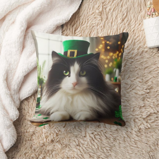 Irish black and white kitty cushion (Blanket)