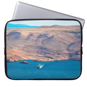 Island of Pag stone desert and ferry port view, Da Laptop Sleeve