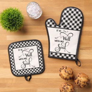 It is well oven mitt & pot holder set