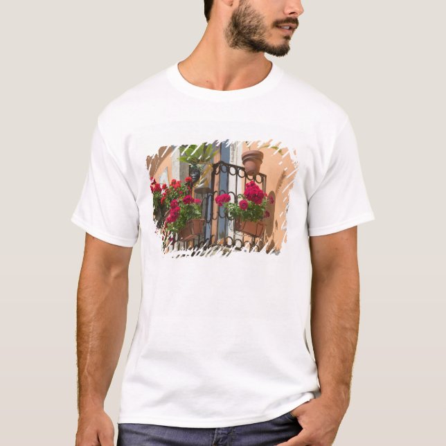 ITALY, Sicily, TAORMINA: Corso Umberto 1, T-Shirt (Front)