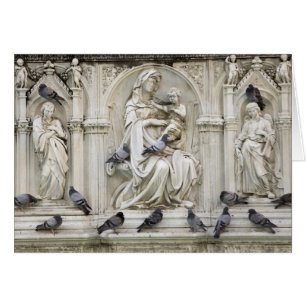 Italy, Tuscany, Sienna. Statues and birds on