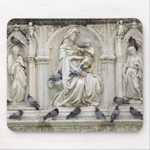 Italy, Tuscany, Sienna. Statues and birds on Mouse Pad