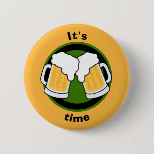 "It's beer time!" clinking beer glasses 6 Cm Round Badge