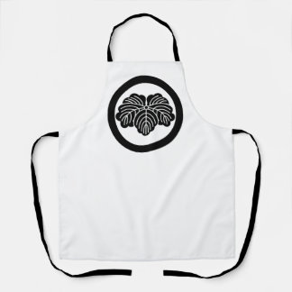 Ivy leaf in circle apron