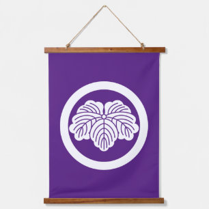 Ivy leaf in circle hanging tapestry