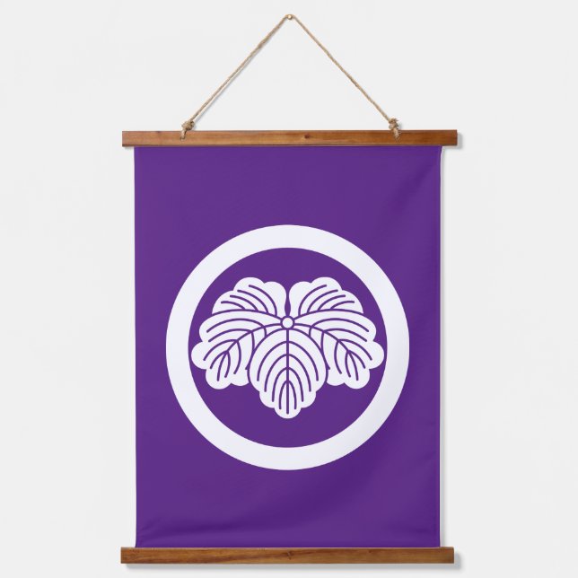 Ivy leaf in circle hanging tapestry (Front)