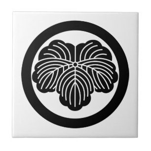 Ivy leaf in circle tile