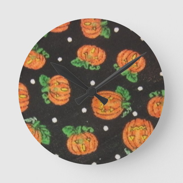 Jack O' Lanterns Round Clock (Front)