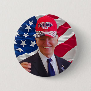 Joe biden Wearing A Trump Hat 6 Cm Round Badge