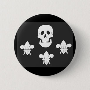 JOLLY ROGER SKULL AND THREE LILIES FLAG 6 CM ROUND BADGE