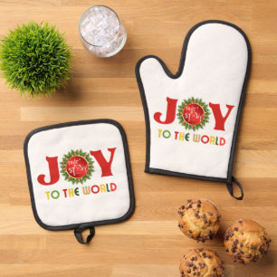 Joy to the World Christmas Wreath Oven Mitt & Pot Holder Set