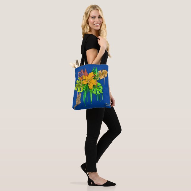 Jungle cat botanical Tote bag (On Model)