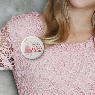 JUNIOR BRIDESMAID Sweet Pink Wedding Cake Name Tag 6 Cm Round Badge