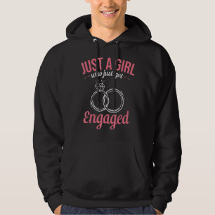 Just A Girl Who Just Got Engaged Couple Fiancee En Hoodie