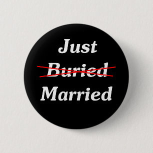 Just (Buried) Married 6 Cm Round Badge