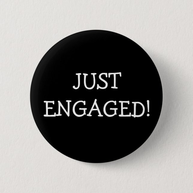Just Engaged 6 Cm Round Badge (Front)