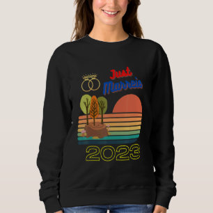 Just Married 2023 for newlywed bride and groom cou Sweatshirt