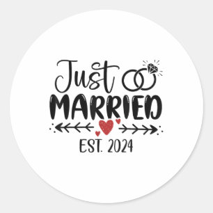Just Married 2024 Couple Newlywed Bride And Groom Classic Round Sticker