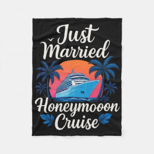 Just Married 2025 Honeymoon Wedding Ring Matching Fleece Blanket