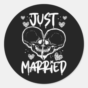 Just Married Halloween Skeleton Bride And Groom We Classic Round Sticker