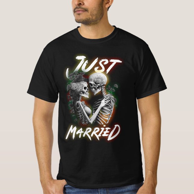 Just Married Halloween Skeleton Bride And Groom We T-Shirt (Front)