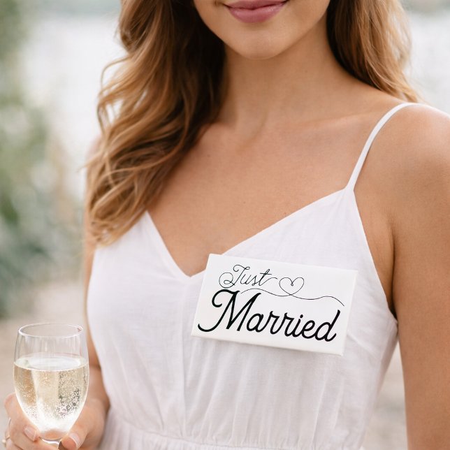 Just Married Heart Name Tag (Creator Uploaded)