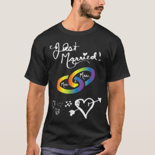 Just Married Mrs & Mrs Gay Wedding Engagement Gif T-Shirt