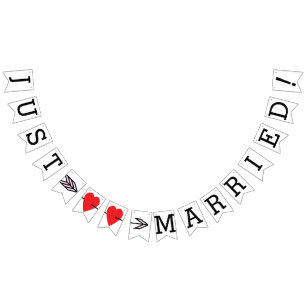 JUST MARRIED, Two Red Hearts And Arrow Bunting