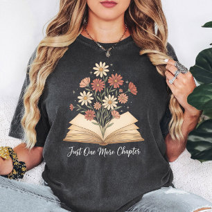 Just One More Chapter Daisy Floral Book Art T-Shirt