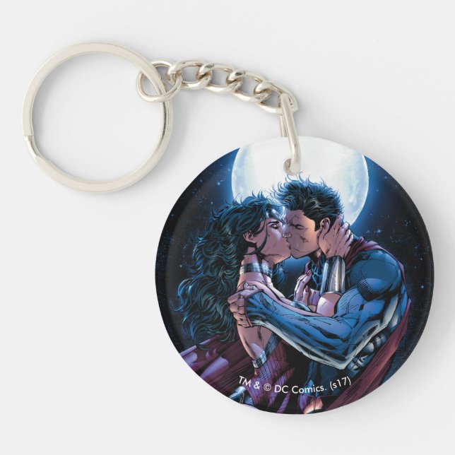 Justice League #12 Wonder Woman & Superman Kiss Key Ring (Front)