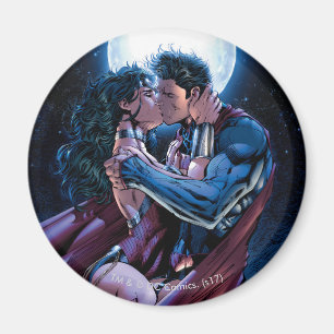 Justice League #12 Wonder Woman & Superman Kiss Magnet