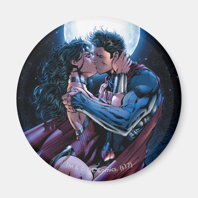Justice League #12 Wonder Woman & Superman Kiss Magnet (Front)