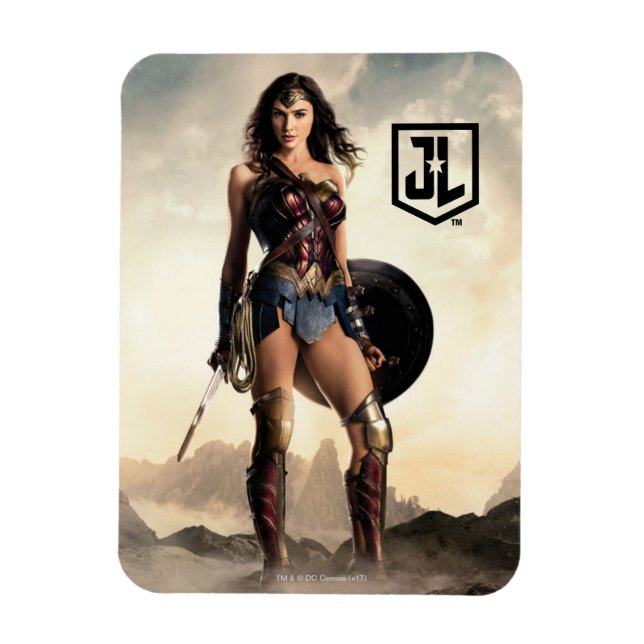 Justice League | Wonder Woman On Battlefield Magnet (Vertical)