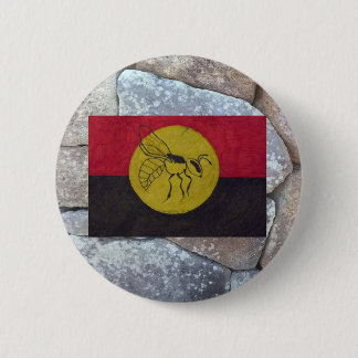 KABI BEE FLAG ANCIENT POLYGONAL STONE WALL. 6 CM ROUND BADGE