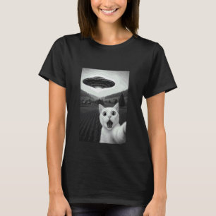 Khao Manee Cat Selfie Funny Alien Abduction Meme A T-Shirt