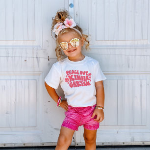 Kids Peace Out Kindergarten T-shirt in Pink