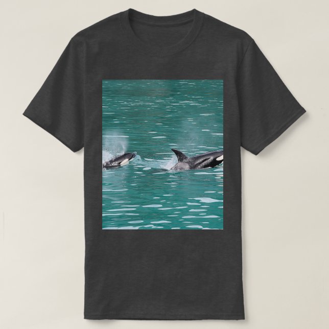 Killer whale swimming 7 T-Shirt (Design Front)