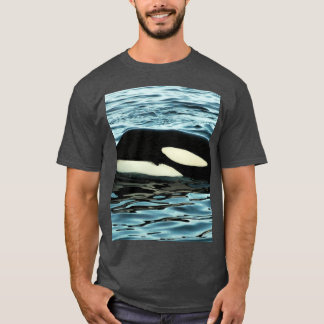 Killer whale swimming 8 T-Shirt