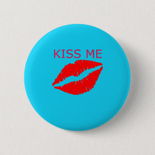 Kiss Me 6 Cm Round Badge