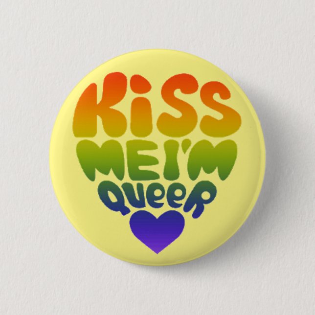 kiss me 6 cm round badge (Front)