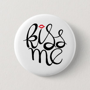 Kiss Me 6 Cm Round Badge