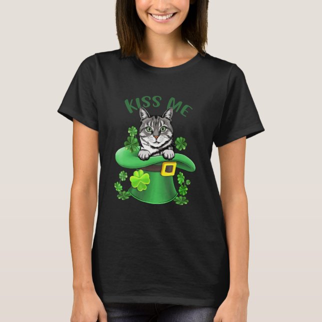 Kiss Me American Shorthair Cat Shamrock Clover Pat T-Shirt (Front)