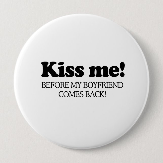 Kiss me before my boyfriend comes back .png 10 cm round badge (Front)