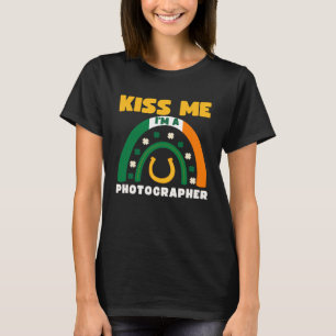 Kiss Me I m A Photographer St Patricks Day Puns Ir T-Shirt