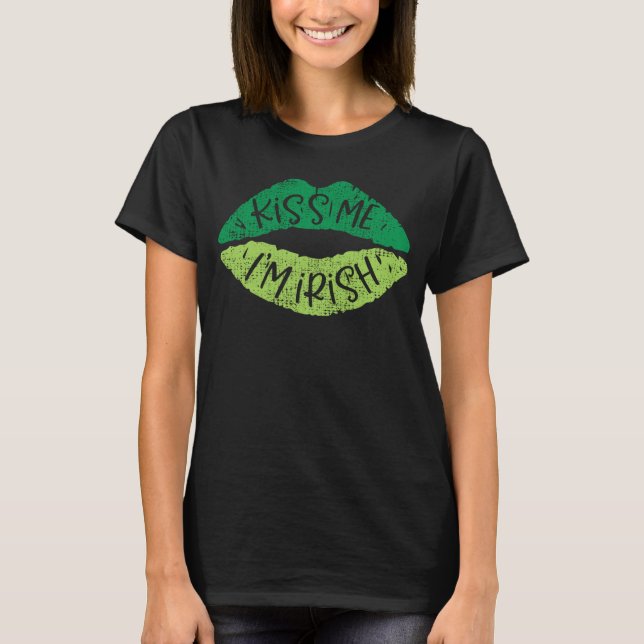Kiss Me I m Irish Green Lips St Patrick s Day Vint T-Shirt (Front)