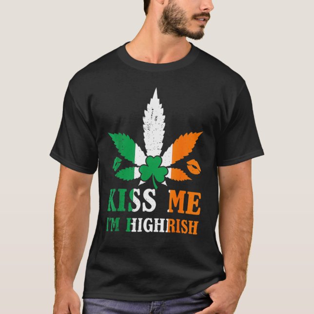 Kiss Me I M Irish Shamrock Funny Irish St Patricks T-Shirt (Front)